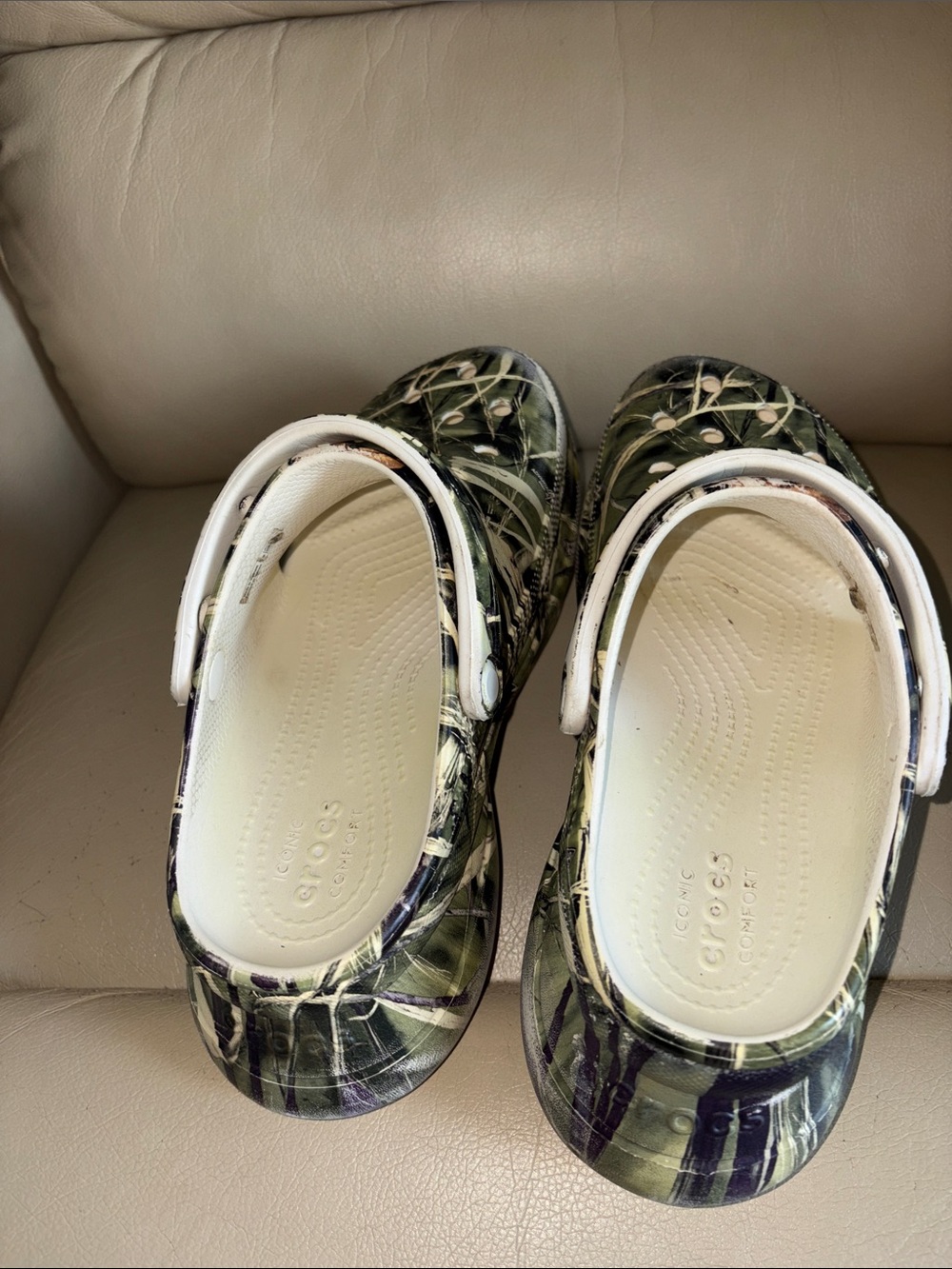 Crocs Camo Print Platform Slip-On Clogs with Strap - Picture 4 of 6